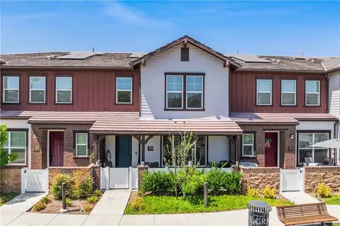 300 Farmhouse Dr #3, Simi Valley, CA 93065