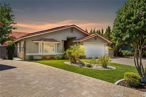 30201 Spray Dr, Canyon Lake, CA 92587