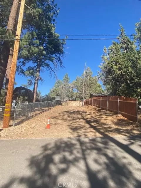 827 Wabash Ln, Sugarloaf, CA 92386