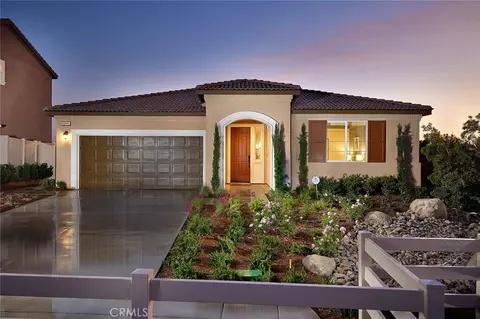 30933 Avenida Ramblas Ct, Highland, CA 92346