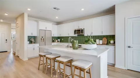 31664 Viviante Dr, Winchester, CA 92596
