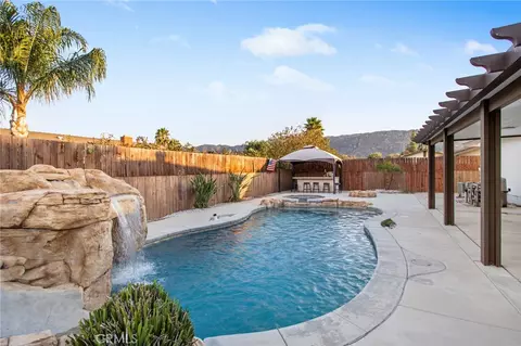956 Dolly Dr, Lake Elsinore, CA 92530