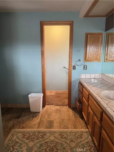 Bath - 18965 Siskiyou Rd, Apple Valley, CA 92307 photo 5 of 6