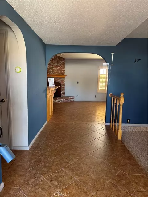 Entry Way - 18965 Siskiyou Rd, Apple Valley, CA 92307 photo 2 of 3