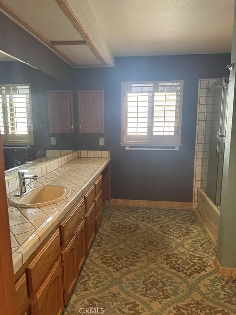 Bath - 18965 Siskiyou Rd, Apple Valley, CA 92307 photo 6 of 6