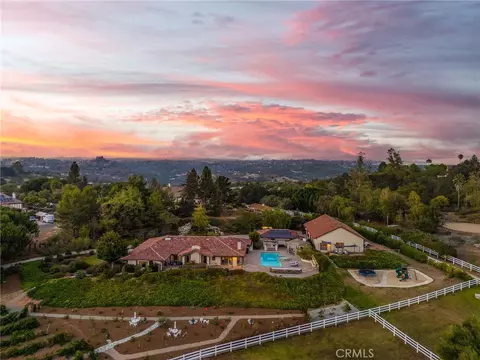 4 Golden Meadow Ln, Fallbrook, CA 92028