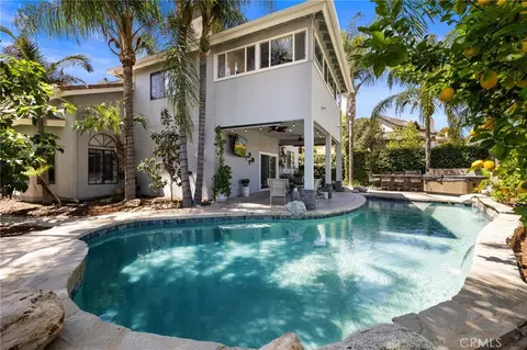 31502 Emperor Dr, Canyon Lake, CA 92587