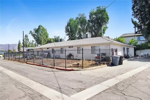671 Greystone Ln, Hemet, CA 92543