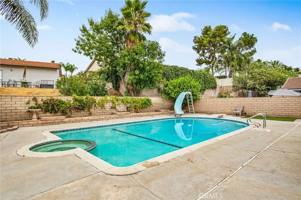 Exterior - 31215 Emperor Dr, Canyon Lake, CA 92587 photo 4 of 9