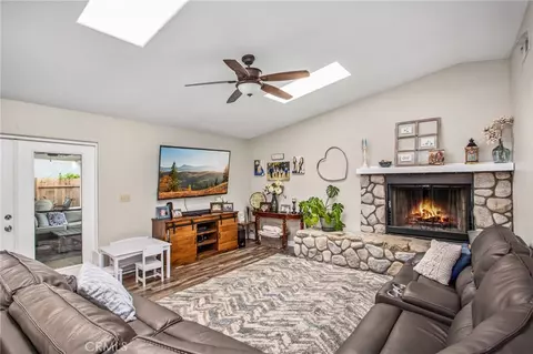 Living - 31215 Emperor Dr, Canyon Lake, CA 92587 photo 1 of 1