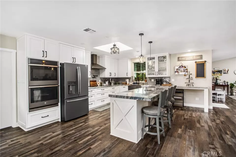 Kitchen - 31215 Emperor Dr, Canyon Lake, CA 92587 photo 3 of 6