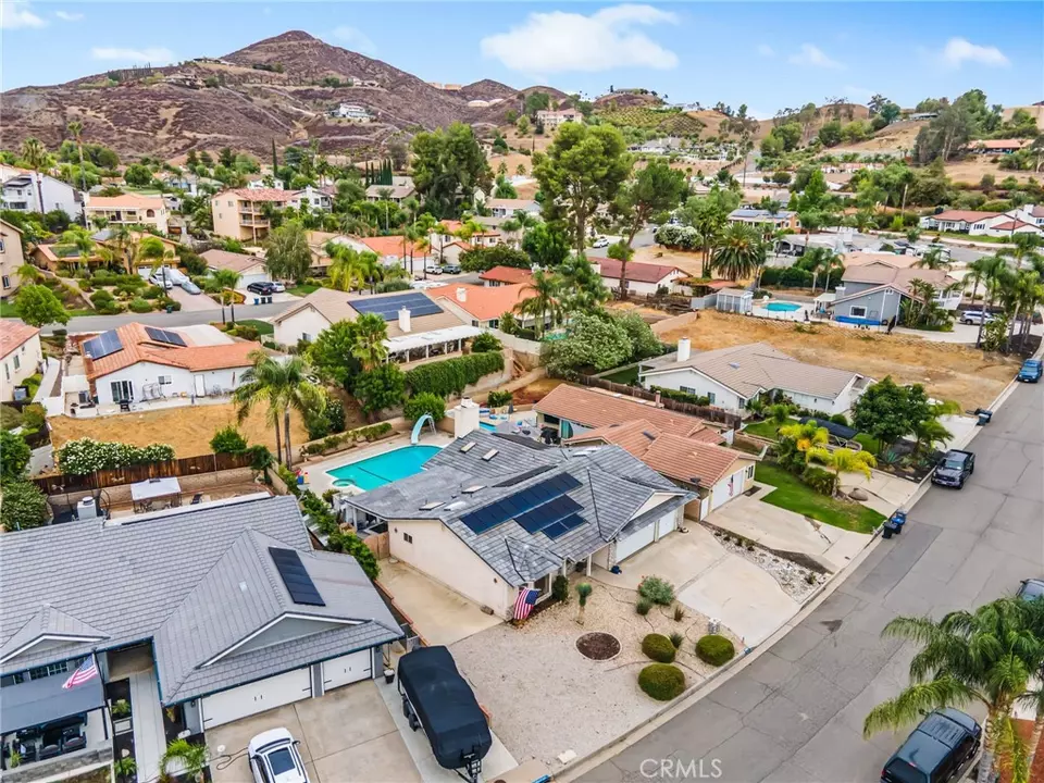 View/Area - 31215 Emperor Dr, Canyon Lake, CA 92587 photo 3 of 9