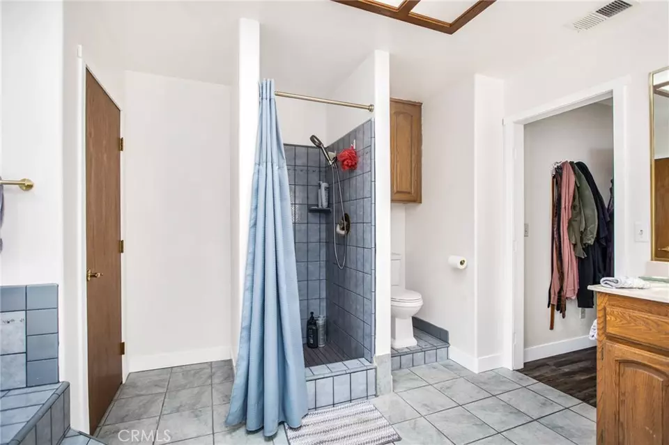 Bath - 31215 Emperor Dr, Canyon Lake, CA 92587 photo 4 of 5