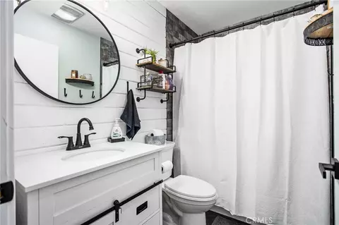 Bath - 31215 Emperor Dr, Canyon Lake, CA 92587 photo 1 of 5