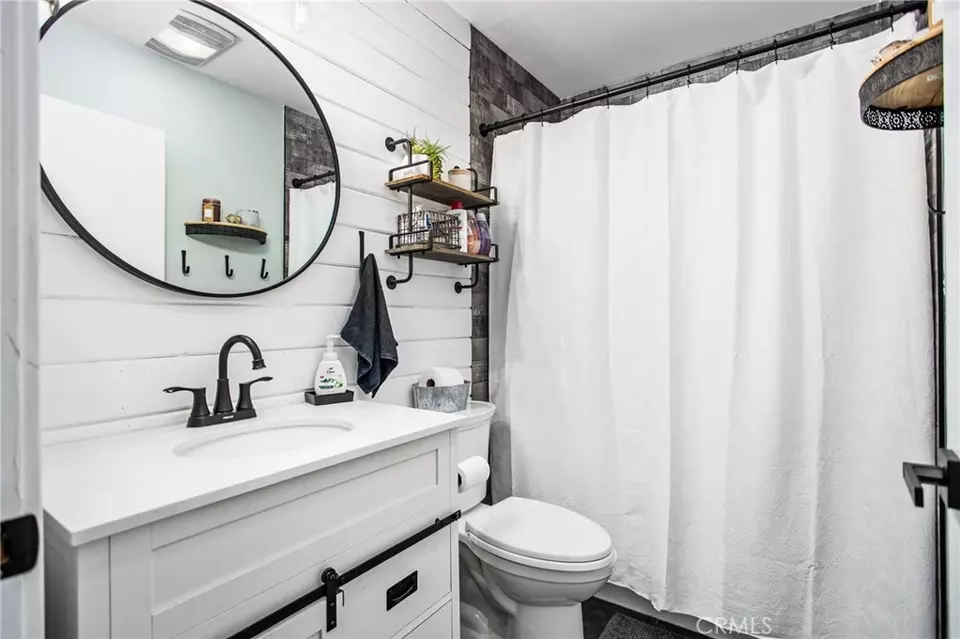 Bath - 31215 Emperor Dr, Canyon Lake, CA 92587 photo 1 of 5