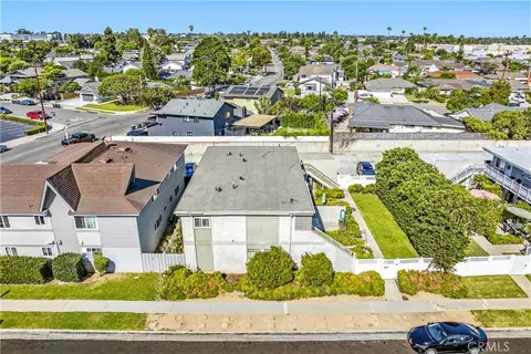 2865 Mendoza Dr, Costa Mesa, CA 92626