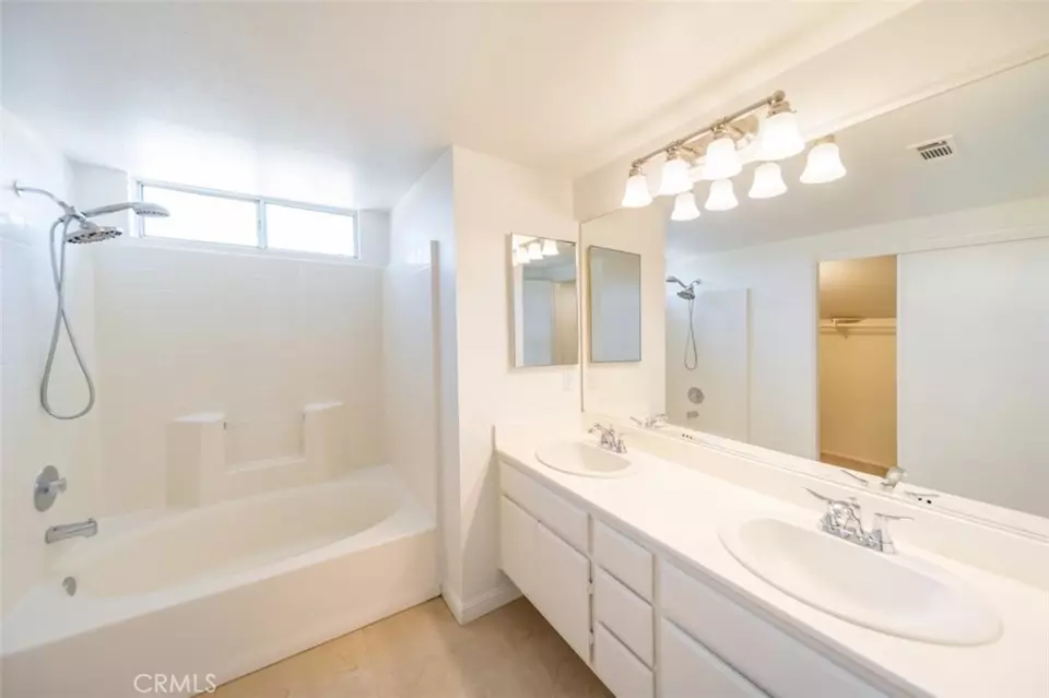 Bath - 27554 Parkside Dr, Temecula, CA 92591 photo 2 of 3