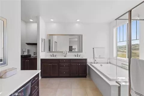 Bath - 30631 Mulberry Ct, Temecula, CA 92591 photo 2 of 6