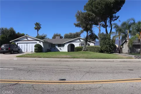 1074 W Casmalia St, Rialto, CA 92377