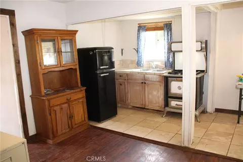Kitchen - 23370 Seeley Way, Crestline, CA 92325 photo 1 of 1