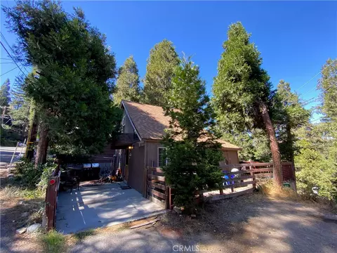 Exterior - 23370 Seeley Way, Crestline, CA 92325 photo 5 of 13