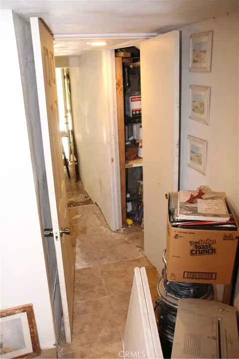 Entry Way - 23370 Seeley Way, Crestline, CA 92325 photo 4 of 5