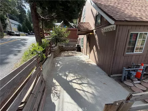 23370 Seeley Way, Crestline, CA 92325