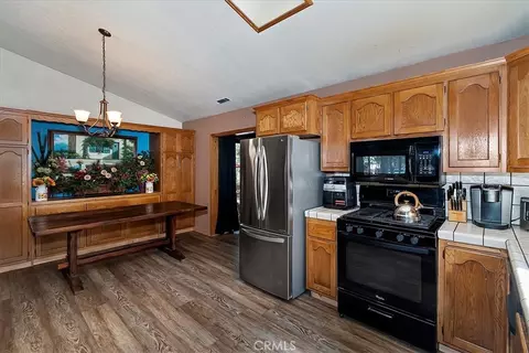 Kitchen - 1064 Pine, Big Bear City, CA 92314 photo 3 of 7