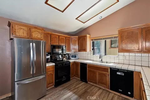 Kitchen - 1064 Pine, Big Bear City, CA 92314 photo 5 of 7