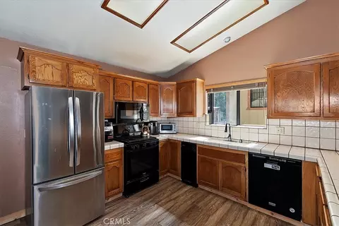 Kitchen - 1064 Pine, Big Bear City, CA 92314 photo 5 of 8