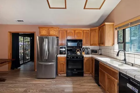 Kitchen - 1064 Pine, Big Bear City, CA 92314 photo 4 of 8