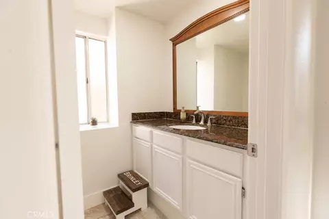 Bath - 39779 Oak Cliff Dr, Temecula, CA 92591 photo 2 of 3