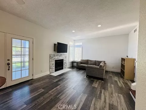 Living - 39779 Oak Cliff Dr, Temecula, CA 92591 photo 1 of 2