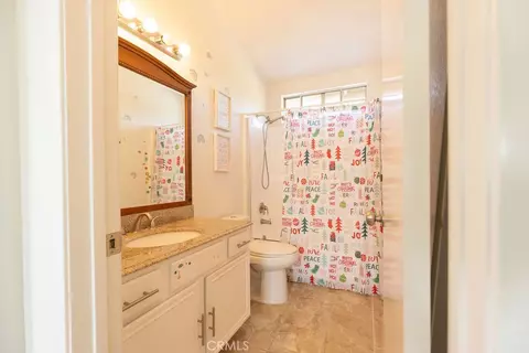 Bath - 39779 Oak Cliff Dr, Temecula, CA 92591 photo 3 of 3