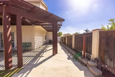 Exterior - 39779 Oak Cliff Dr, Temecula, CA 92591 photo 6 of 7