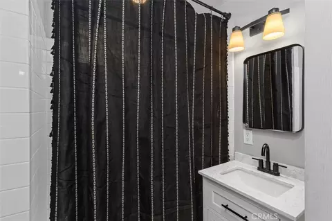 Bath - 123 E Wilson, Orange, CA 92867 photo 1 of 3