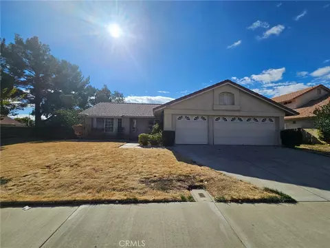 2002 Willowbrook, Palmdale, CA 93551