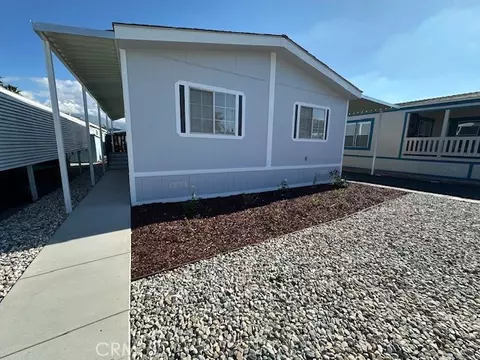 880 N Lake St #82, Hemet, CA 92544