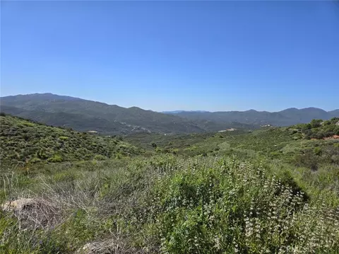 2 Decker Canyon Ln, Lake Elsinore, CA 92530