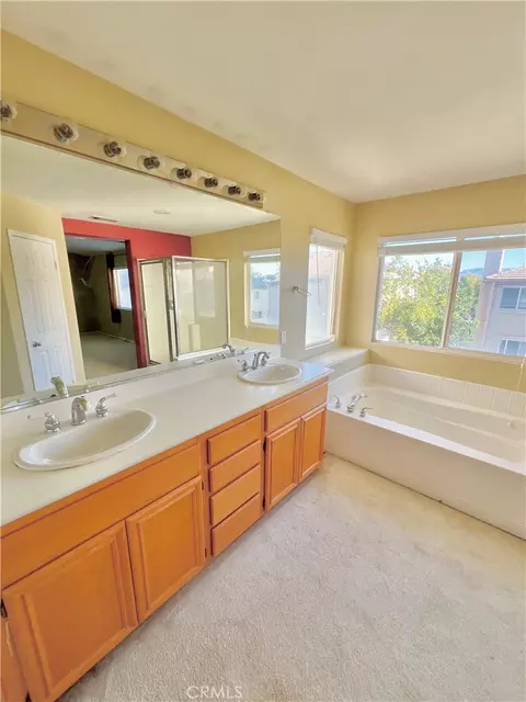 Bath - 27145 Cherry Grove Ct, Temecula, CA 92591 photo 3 of 5