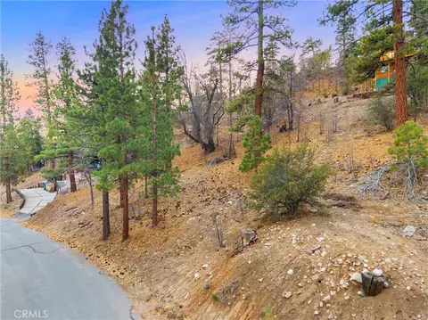 1237 Ridge Rd, Fawnskin, CA 92333
