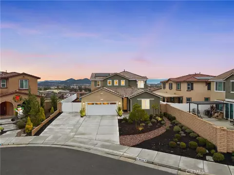 30646 Canary Palm Cir, Menifee, CA 92584