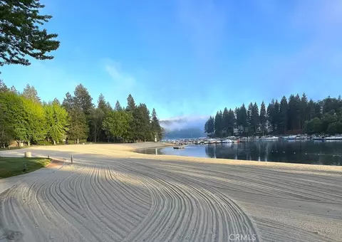 27657 Peninsula Dr #106, Lake Arrowhead, CA 92352