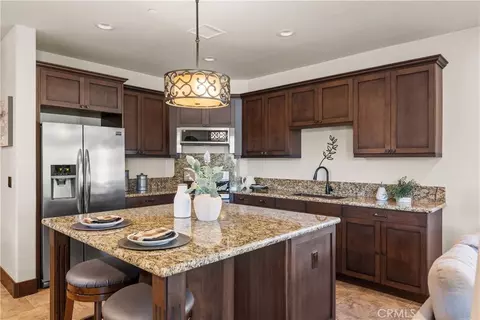 Kitchen - 41570 Avenida Bordeaux, Temecula, CA 92592 photo 4 of 6