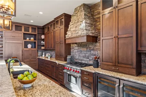 Kitchen - 41570 Avenida Bordeaux, Temecula, CA 92592 photo 3 of 6