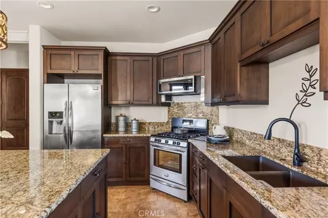 Kitchen - 41570 Avenida Bordeaux, Temecula, CA 92592 photo 5 of 6