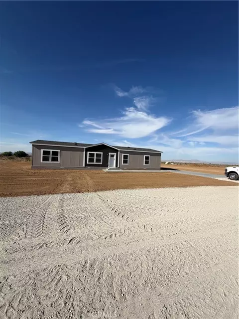 12823 Atsina Rd, Phelan, CA 92371