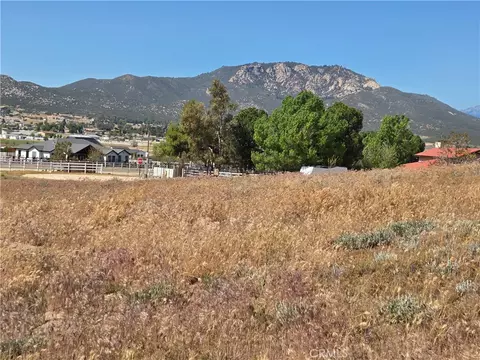 446 Roundup Dr, Aguanga, CA 92536