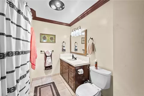 Bath - 14636 Choco Rd, Apple Valley, CA 92307 photo 2 of 3