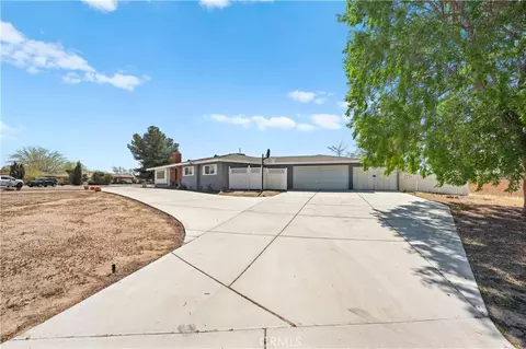 Exterior - 14636 Choco Rd, Apple Valley, CA 92307 photo 4 of 11